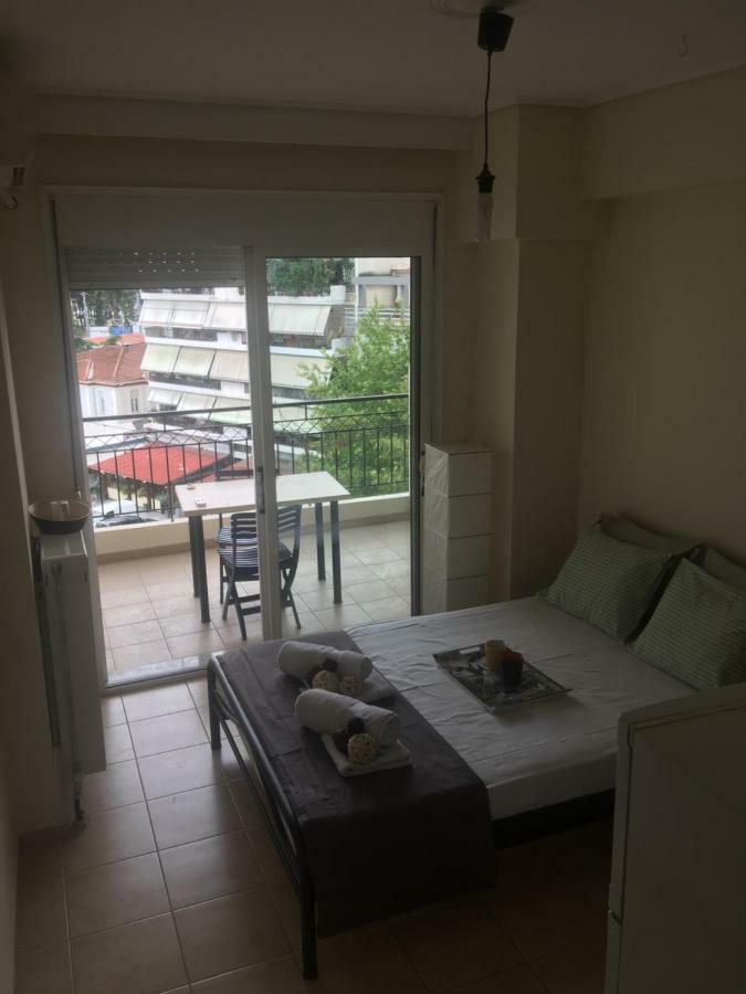 Studio By The Train Station Larissa Ngoại thất bức ảnh