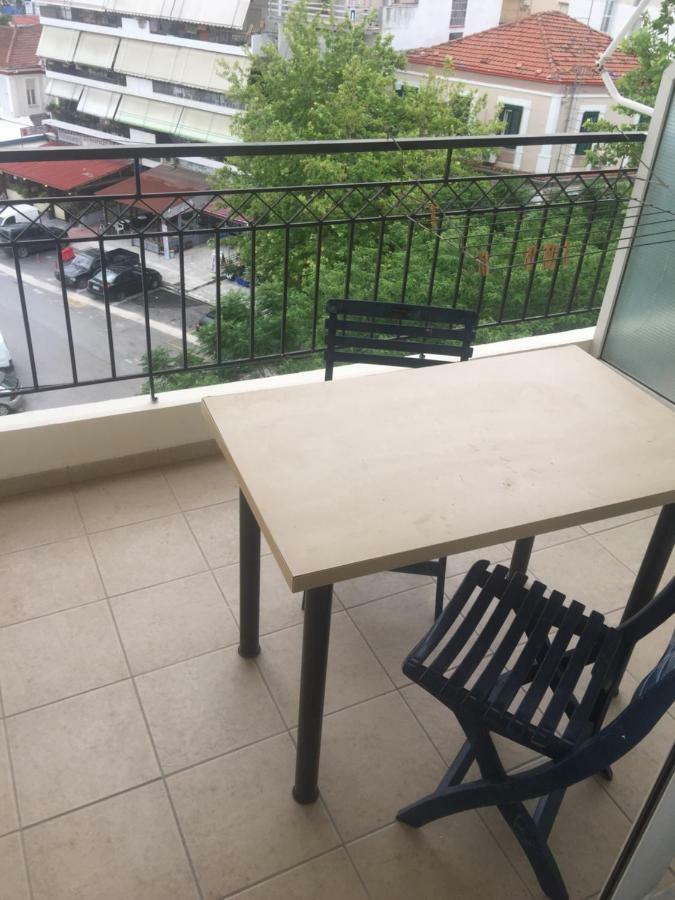 Studio By The Train Station Larissa Ngoại thất bức ảnh